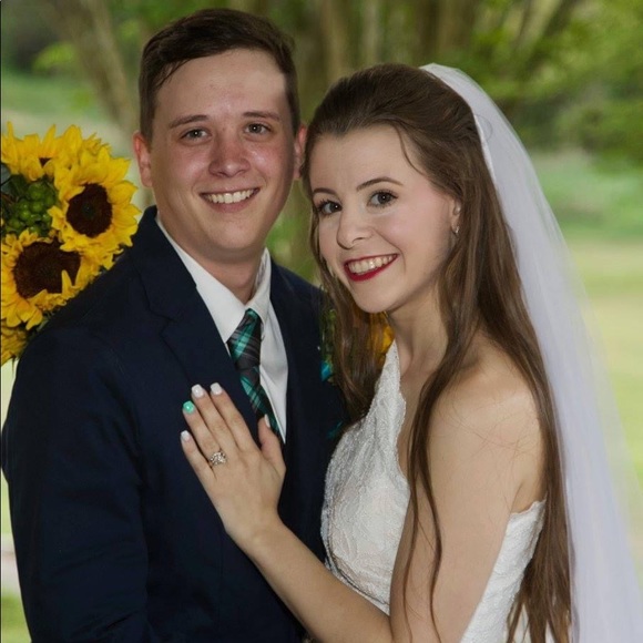 Ashley’s MOVING Closet✨ EVERYTHING MUST GO! Make an offer! - Picture 3 of 6